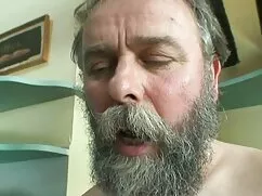 Một đĩ giàu xnxx tai ...