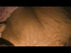 Cô gái với bộ ngực l ...